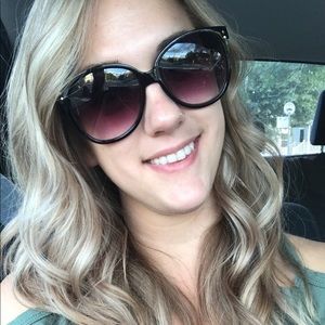 Meet your Posher, Cara